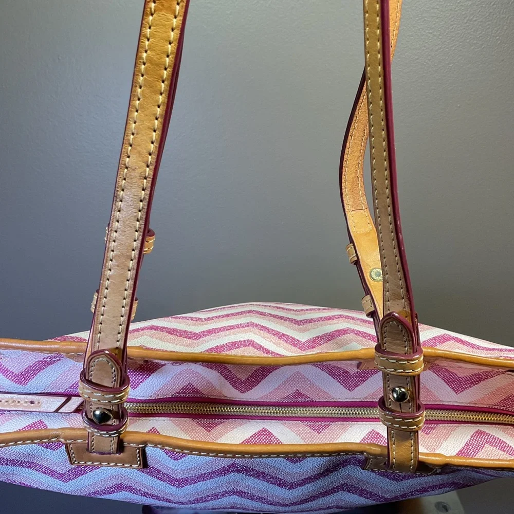 Dooney & Bourke pink chevron tote bag - Picture 13 of 13